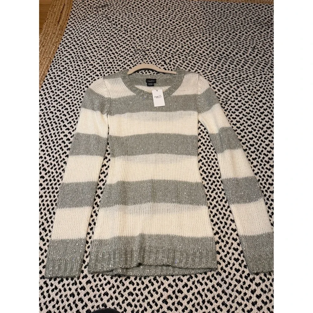 Rue21 Silver White Striped Sequin Knit Long Sleeve Womens Small Sweater Pullover